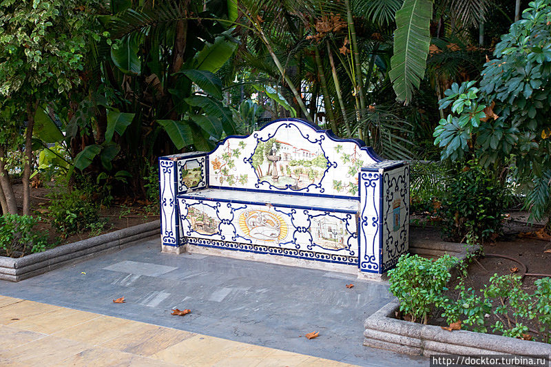 Парк на Plaza de la Alameda Парк на Plaza de la Alameda