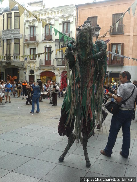 Вот такие чудики пугали народ на улицах Авила, Испания