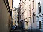 Самая узкая улица СПб — 6м.