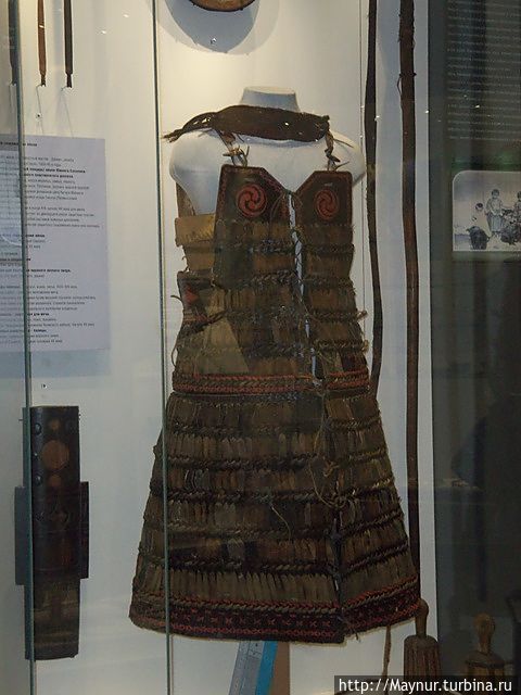 Кольчуга айнов. Использовалась в качестве снаряжения охотника или воина. Кольчуга айнов. Использовалась в качестве снаряжения охотника или воина.