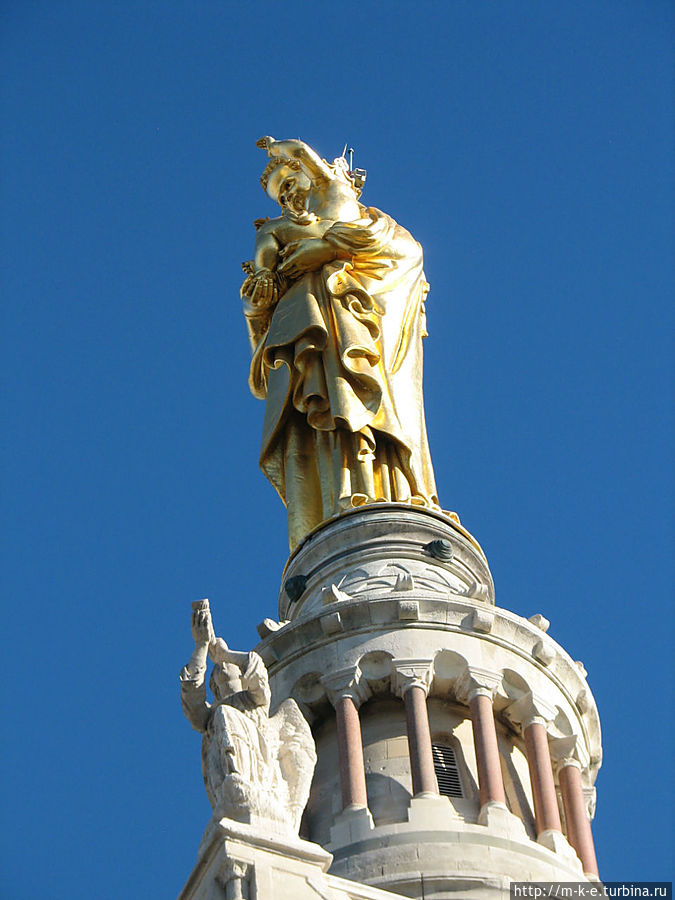 статуя Девы Марии с трубящими ангелами Марсель, Франция