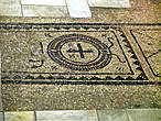 Мозаика на полу, сохранившаяся от самой первой раннехристианской церкви (видим изображение крестов на полу, которые впоследствии в V веке были запрещены)