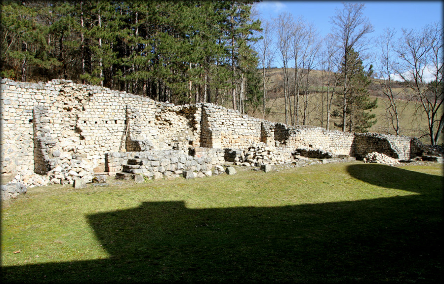 Монастырь Сопочаны — первый объект ЮНЕСКО в Сербии Доляны, Сербия