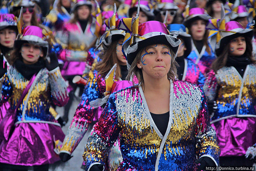 зато вот танцоры у них были очень стильными и яркими зато вот танцоры у них были очень стильными и яркими