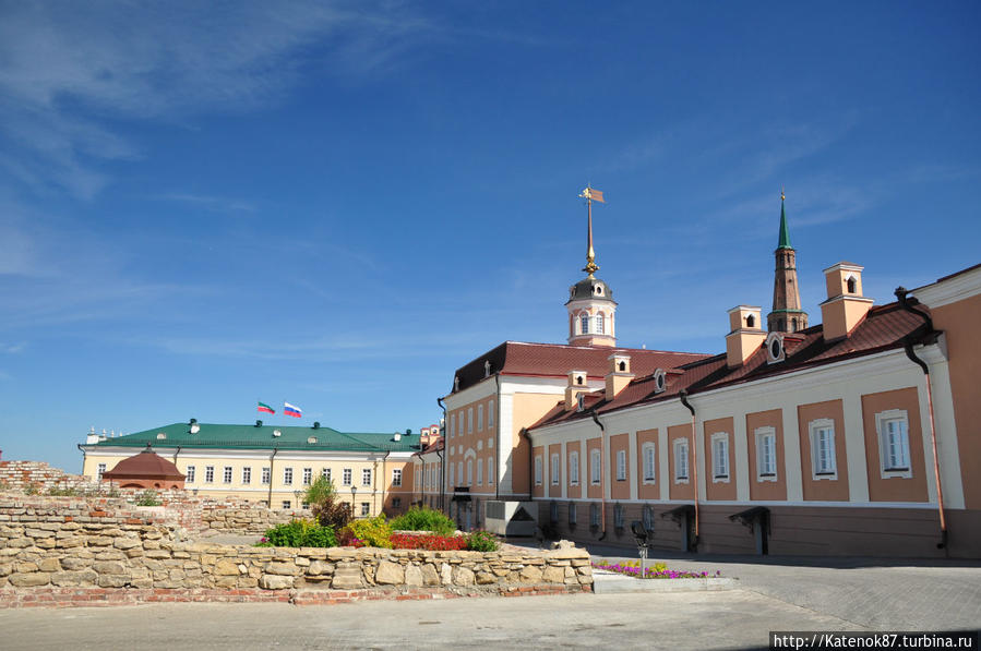 Кремль, где гармонично соседствуют две религии Казань, Россия Кремль, где гармонично соседствуют две религии Казань, Россия