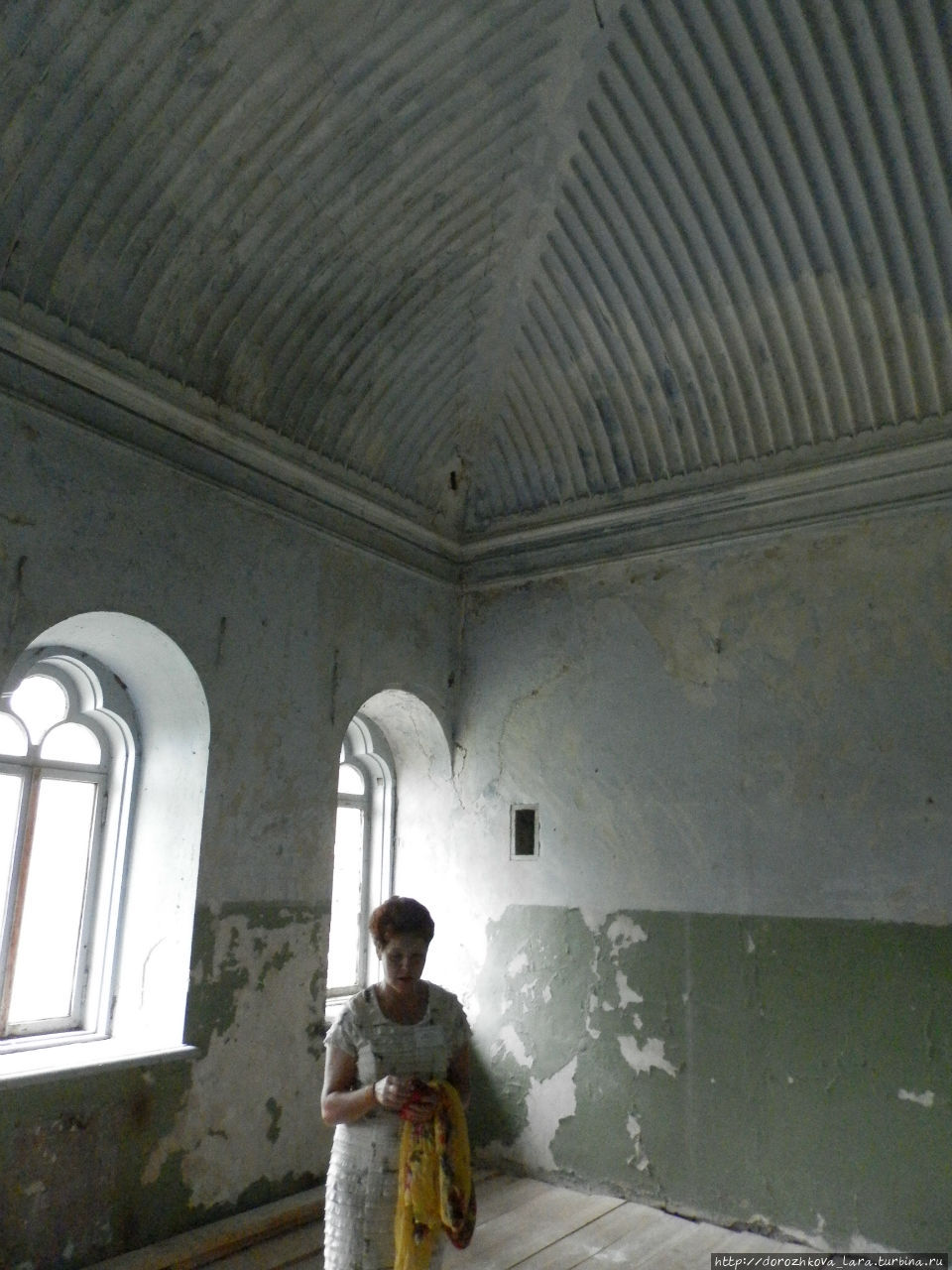 Это ванная комната, площадью метров двадцать, здесь и находилась прискорбно известная мраморная купель... Юрино, Россия