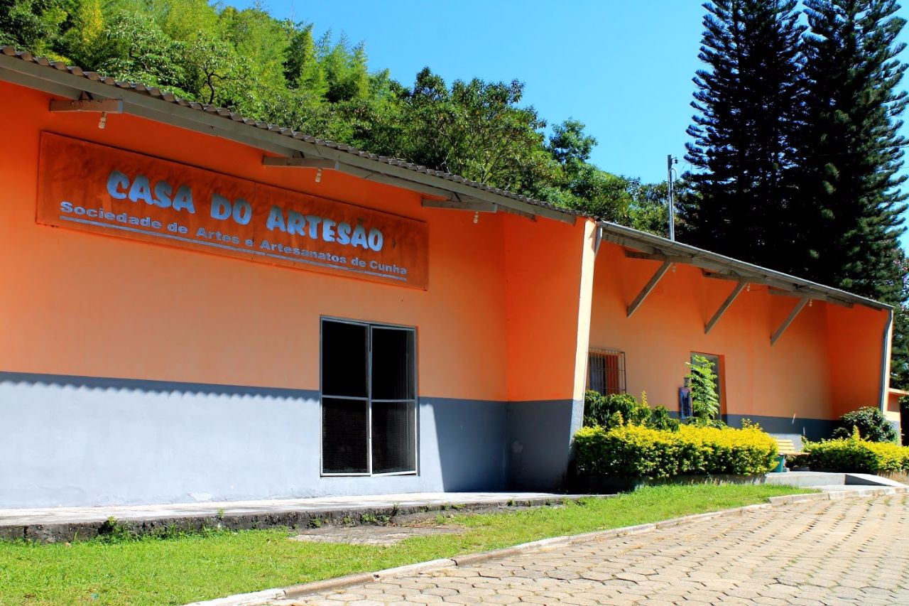 Выставка-продажа художественной керамики и визиты в ателье Кунья, Бразилия