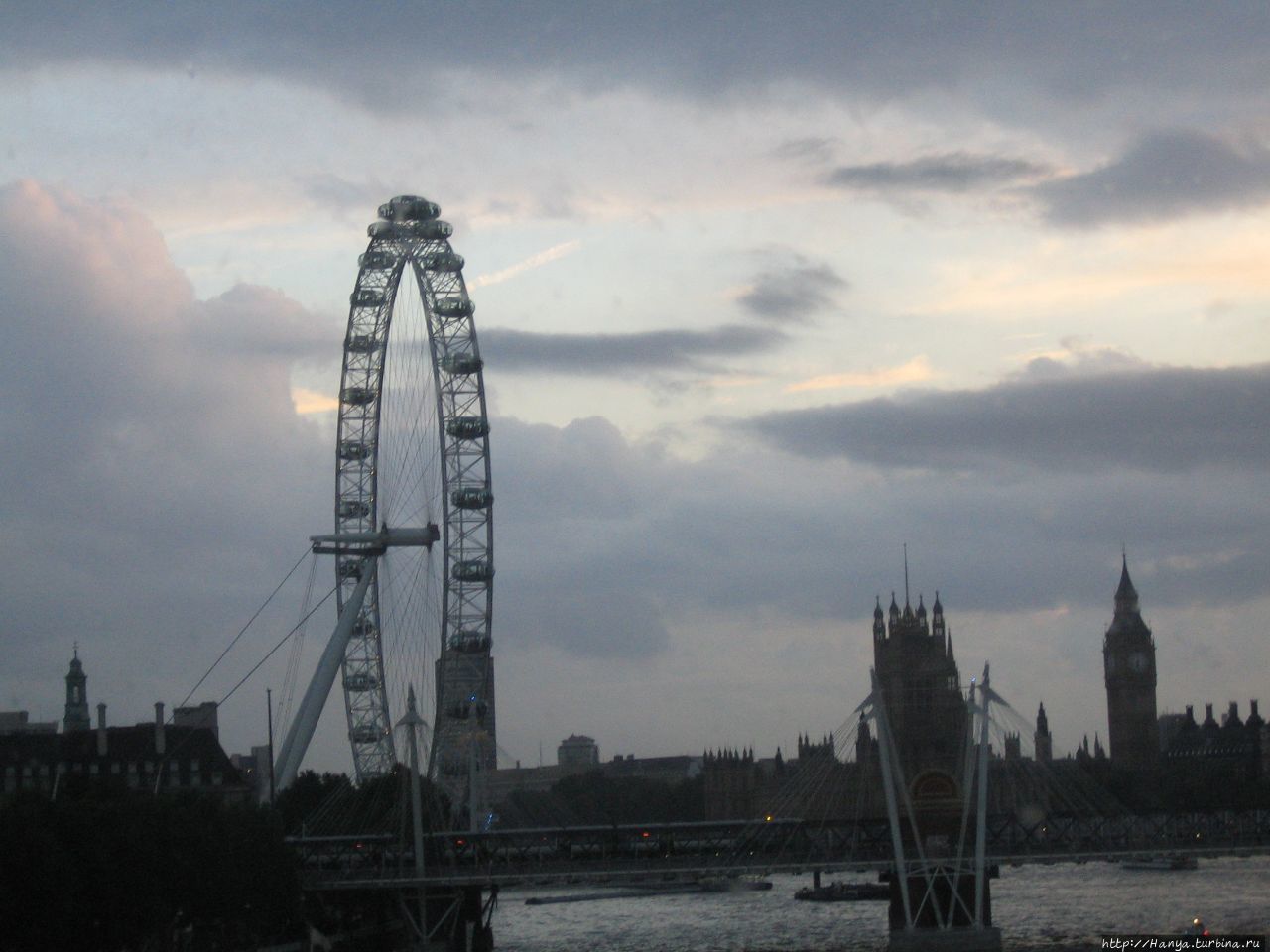 Лондон. Вид с моста Ватерлоо через Темзу Лондон, Великобритания