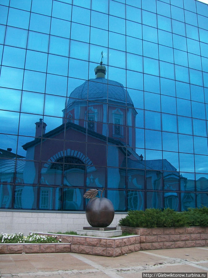 Памятник яблоку Курск, Россия