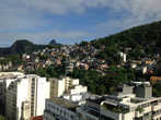 Вид на фавелы — беднейшие районы Рио-де-Жанейро