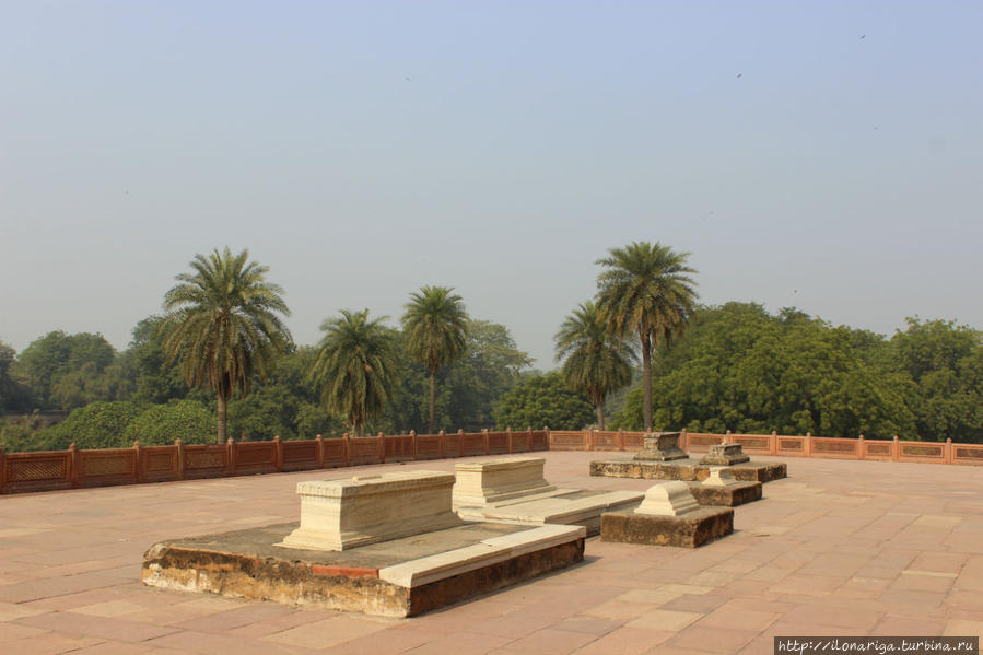 Гробница Хумаюна. Горе от ума Дели, Индия