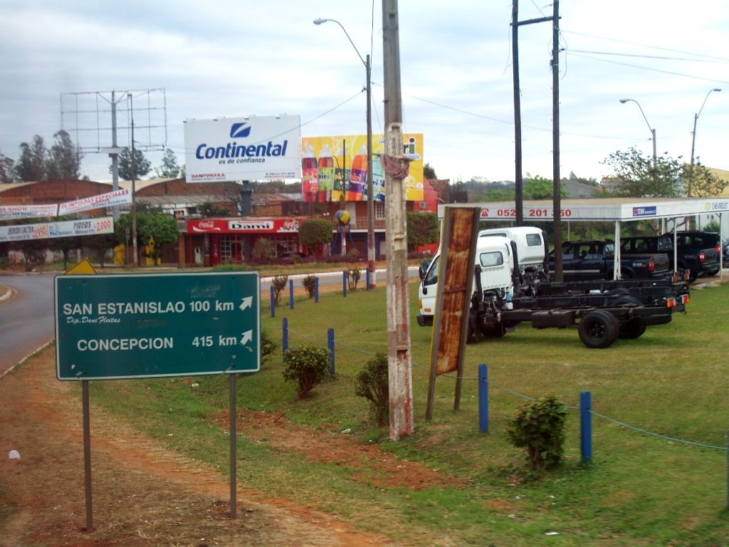 Город у центрального перекрёстка Парагвая Коронель-Овьедо, Парагвай
