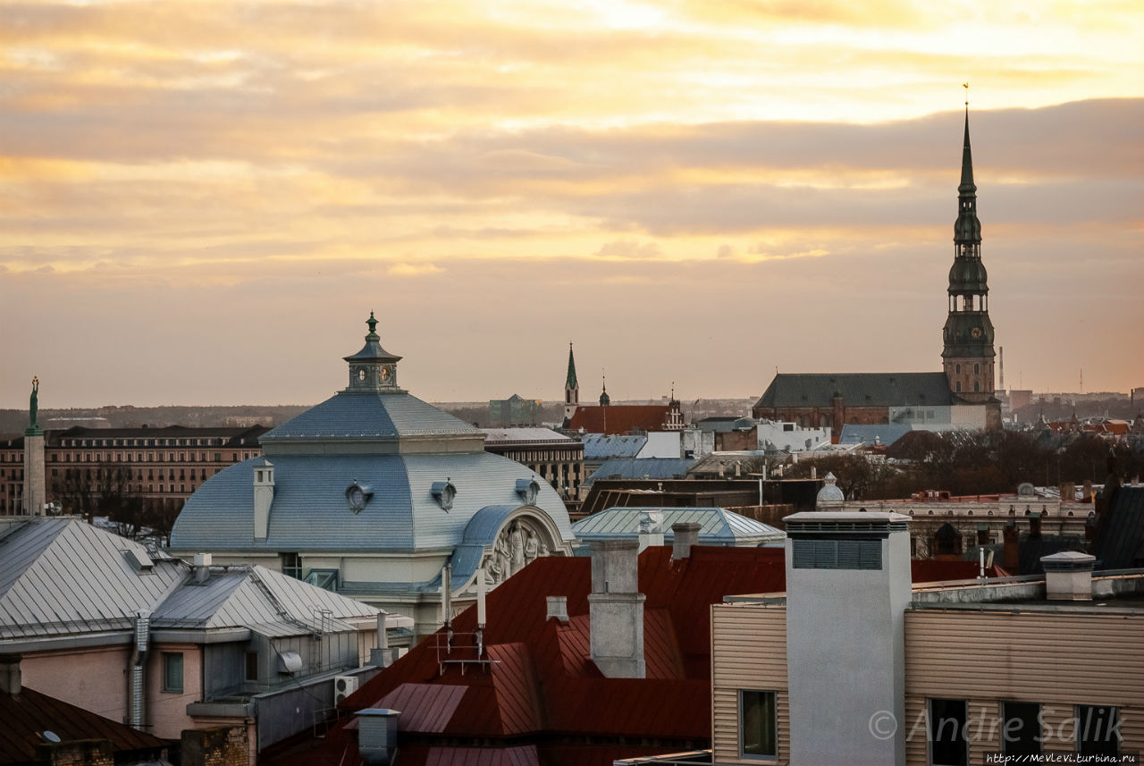 Панорама старого города на закате Рига, Латвия