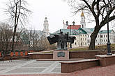 1 мая 1939 года в сквере на улице состоялось открытие памятника Пушкину, простоявшего до 1960-х годов. В 1989 году на улице установлен новый памятник Пушкину (скульптор И. Казак).