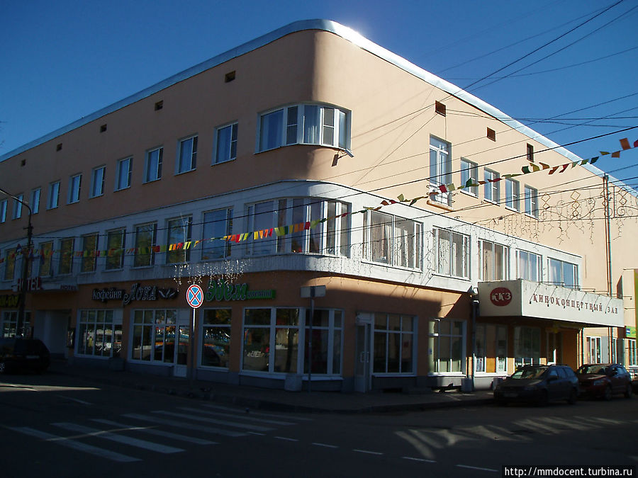 Здания ресторана, гостиницы и кинотеатра в путеводителе  описываются как образцы финского конструктивизма Приозерск, Россия