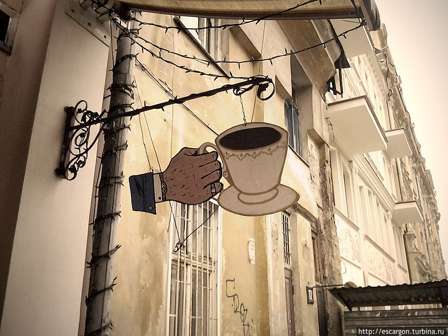 А вот и первые элементы знаменитого одесского колорита. Хотя говорят, что сейчас Одесса стала уже совсем другой. А вот и первые элементы знаменитого одесского колорита. Хотя говорят, что сейчас Одесса стала уже совсем другой.