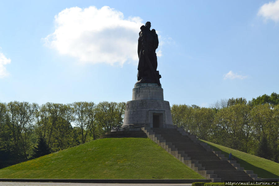 Монумент воину-освободителю. Берлин, Германия