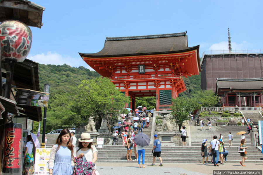 Ворота Нио. Киото, Япония