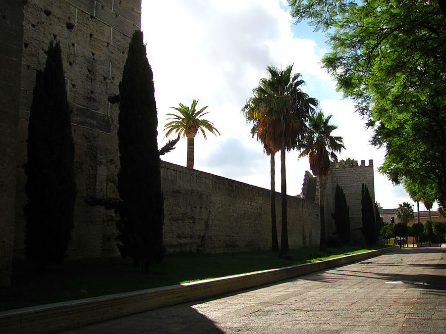 Когда-то в древности крепостные стены окружал ров Херес-де-ла-Фронтера, Испания