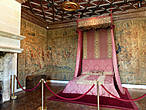 Спальня пяти королев. Эта спальня получила свое название в память о двух дочерях и трех невестках Екатерины Медичи