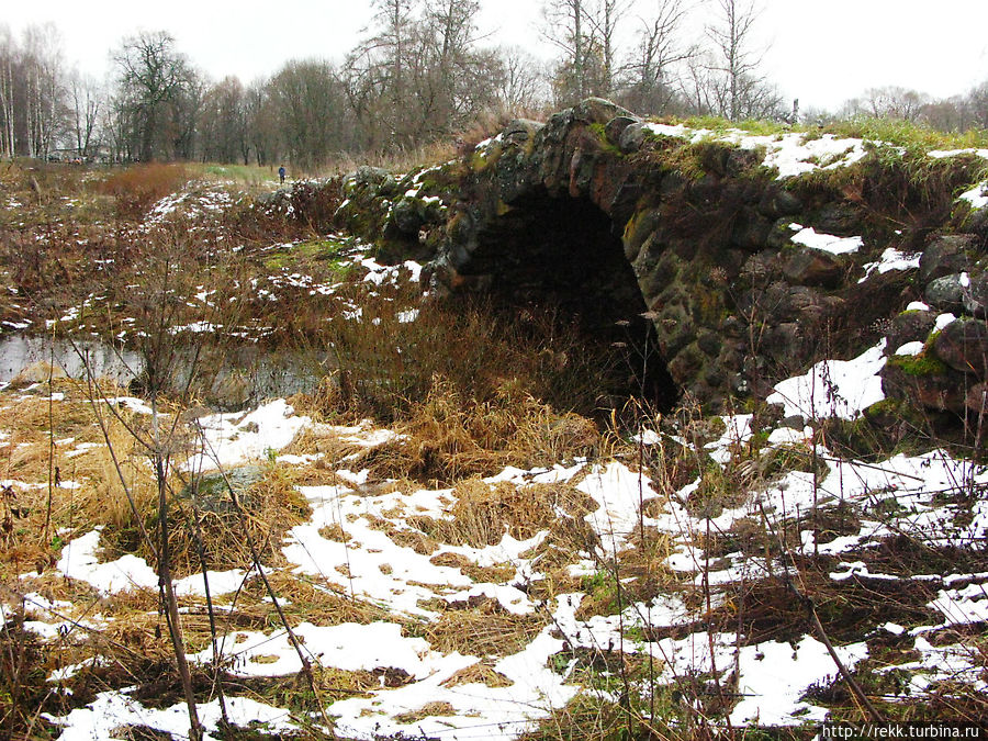 Через реку Жаленку переброшен типично львовский валунный мостик Через реку Жаленку переброшен типично львовский валунный мостик