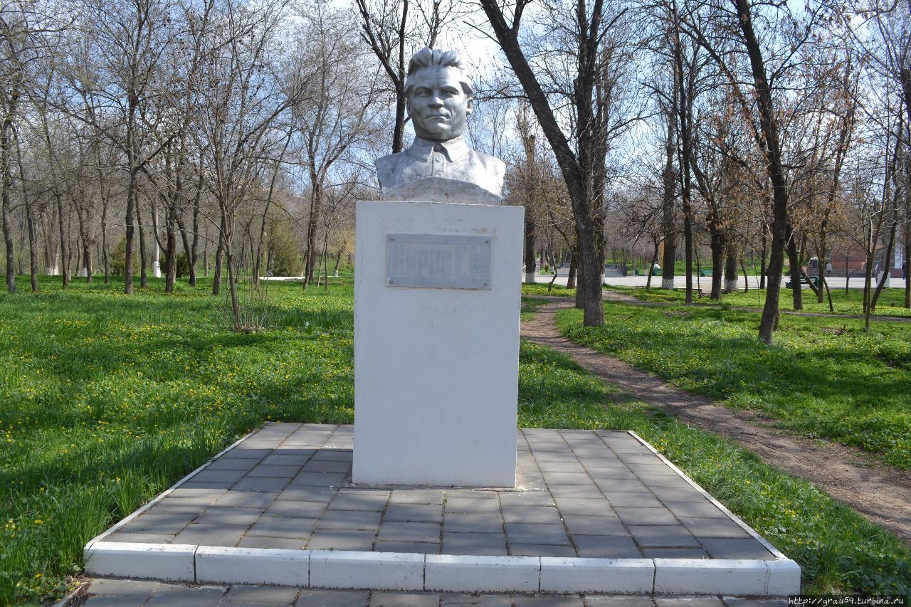 Памятник С.М.Кирову Элиста, Россия