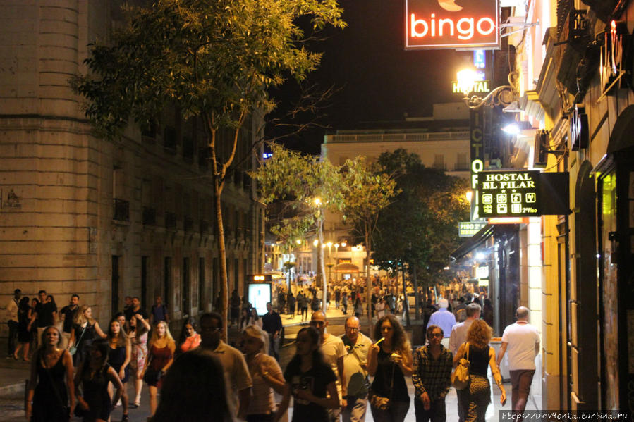 На улице в 3 ночи Мадрид, Испания