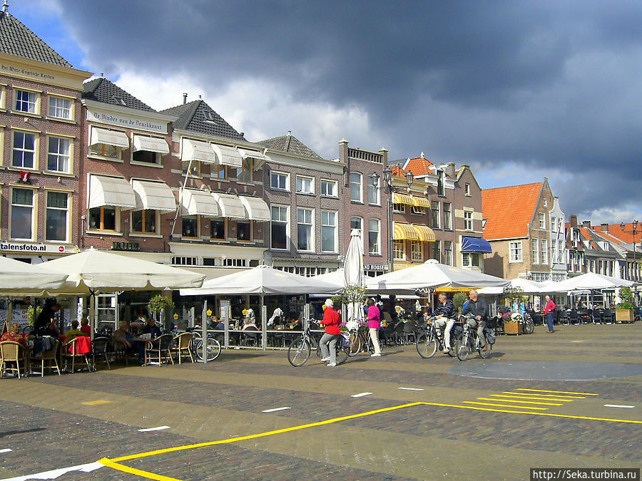 На Рыночной площади Делфт, Нидерланды