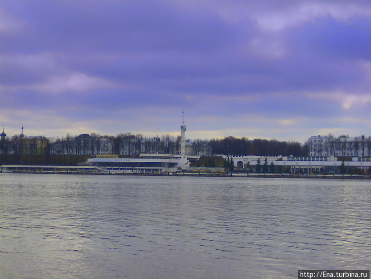 Вид на речной порт Вид на речной порт