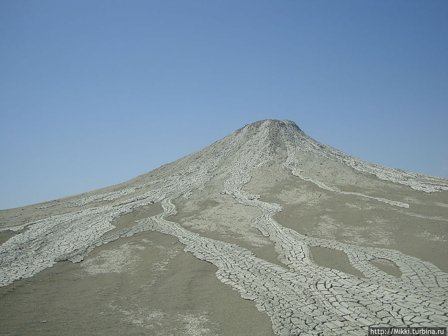 Вулканы недалеко от Баку Гобустан, Азербайджан