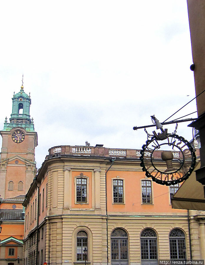 Пушечное ядро, застрявшее в стене дома по адресу Stortorget, 7 Пушечное ядро, застрявшее в стене дома по адресу Stortorget, 7