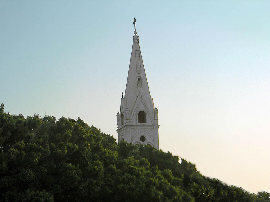 Шпиль  греческой ортодоксальной церкви Св.Георгия Яффо, Израиль