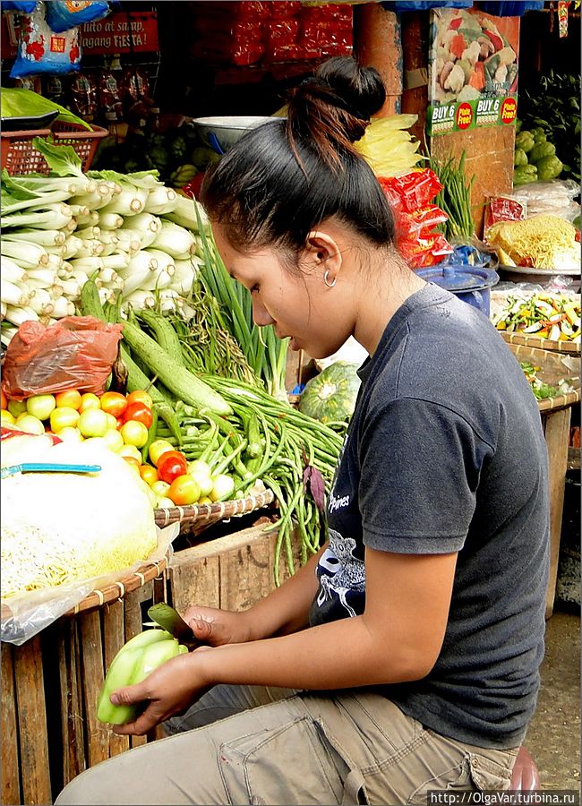 Филиппинцы сами обеспечивают себя овощами, выращивая  капусту нескольких видов, салат, помидоры, морковь, сладкий картофель, тыкву, огурцы и многое другое, что нам знакомо. Только порою выглядят их овощи немного иначе. Хагна, остров Бохол, Филиппины