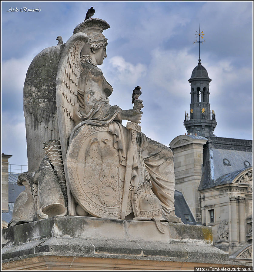 А это Париж засыпающий вечером. На самом деле, удивляешься, сколько в городе скульптур. Это — на аллее, ведущей от Триумфальной арки в сторону Елисейских полей. Голуби — головная боль мэров всех городов — выбирают себе место для ночлега...
* А это Париж засыпающий вечером. На самом деле, удивляешься, сколько в городе скульптур. Это — на аллее, ведущей от Триумфальной арки в сторону Елисейских полей. Голуби — головная боль мэров всех городов — выбирают себе место для ночлега...
*