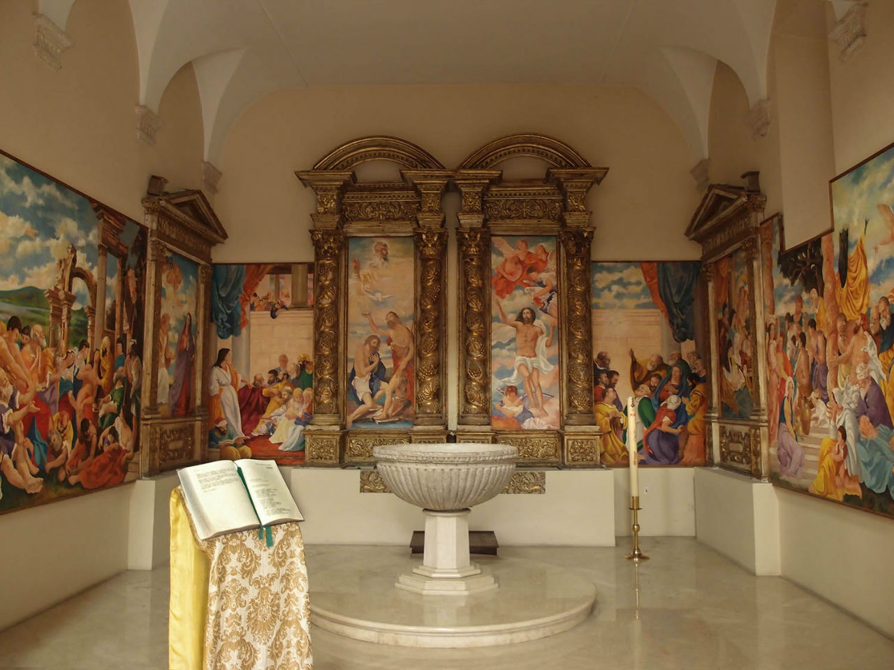 Современность и 100 церквей Монополи, Италия