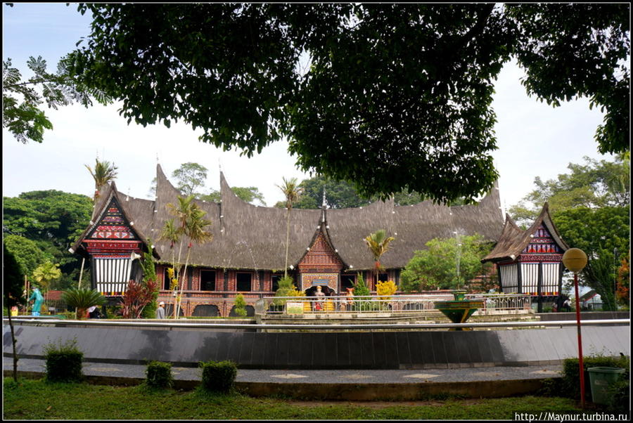 Здание  музея. Букиттинги, Индонезия