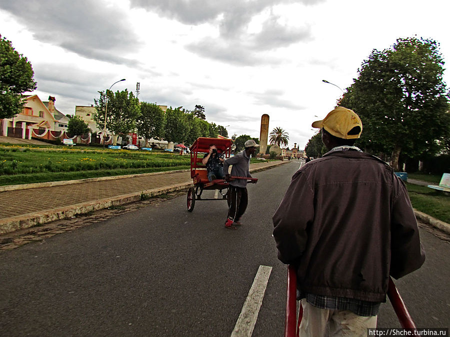 Виктору очень хотелось снять всех на видео, и его экипаж вначале сильно ускорился Виктору очень хотелось снять всех на видео, и его экипаж вначале сильно ускорился