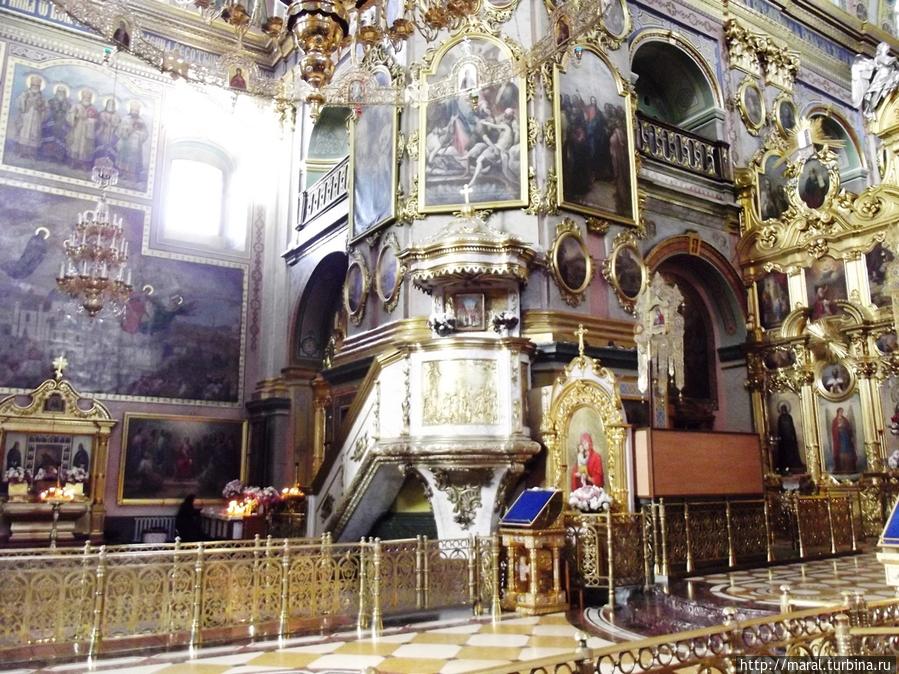Внутреннее убранство Успенского собора Почаев, Украина