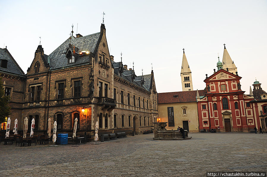 Площадь около собора Св. Вита. Площадь около собора Св. Вита.