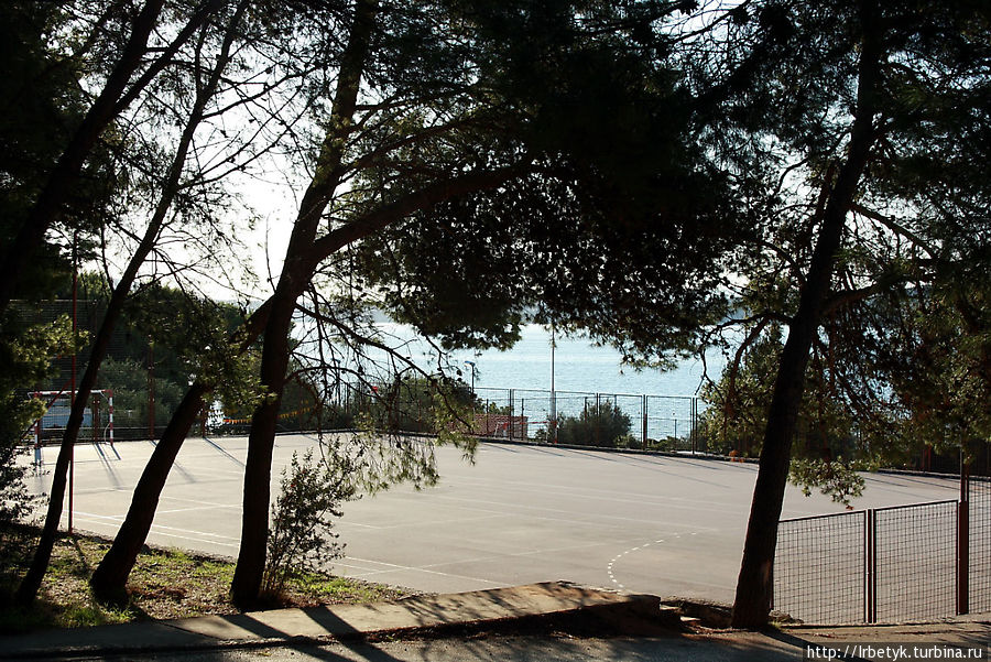 Футбольное поле на территории комплекса Сегет-Доньи, Хорватия