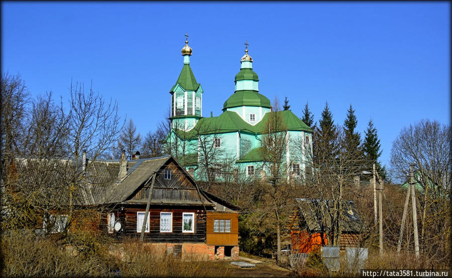 Церковь, названная в честь Сошествия Святого Духа на Апостолов, была построена в 1747 году на территории Польско-Литовского государства – Речи Посполитой. В 1847 году архиепископом Полоцким и Витебским Василием освящена как православный храм.