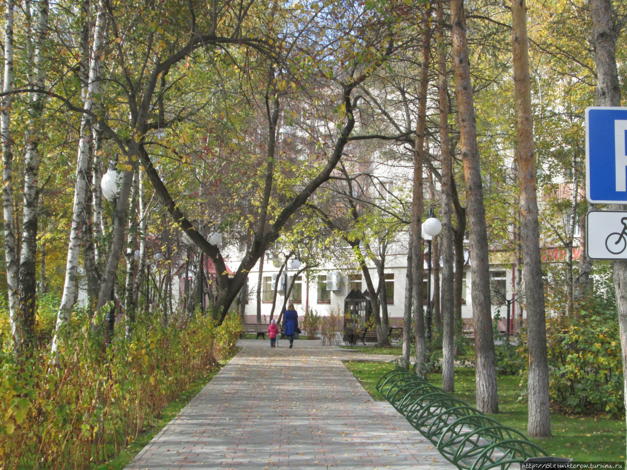 Две октябрьские прогулки по новому скверу Тюмень, Россия