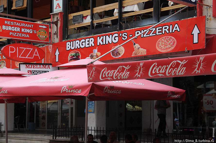 12) Cвободное отношение к брендам. Burger kings pizzeria. Северная Македония