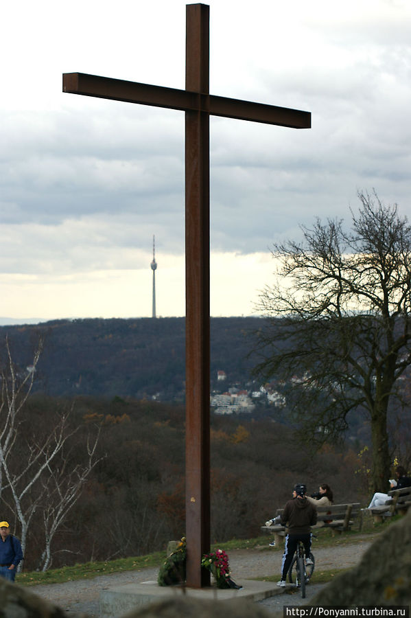 Штутгарт. Монте Шербелино — гора обломков Штутгарт, Германия Штутгарт. Монте Шербелино — гора обломков Штутгарт, Германия