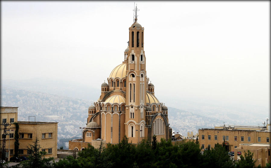 Дева Мария Ливанская и город Джуния Джуни, Ливан