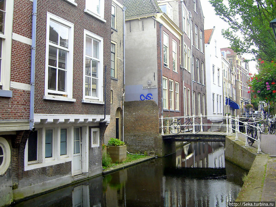 Один из мостиков Делфт, Нидерланды