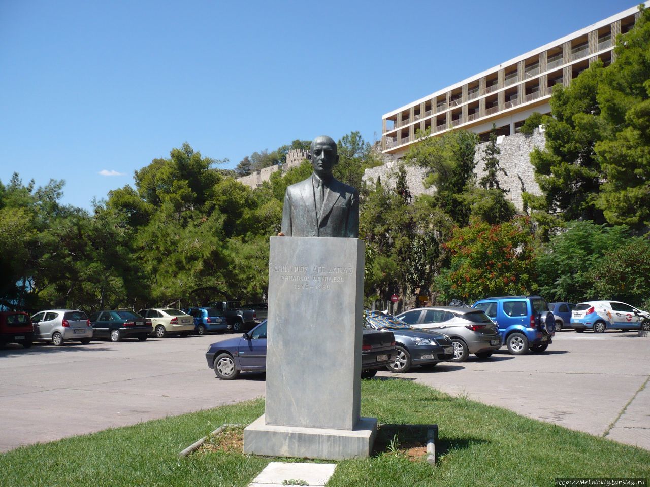 Памятник Димитриосу Сагиасу / Monument to Dimitrios Sagias