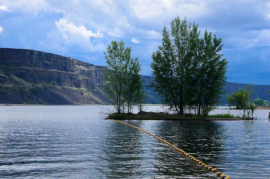 Пляж для купания на озере Банкс. Пляж для купания на озере Банкс.