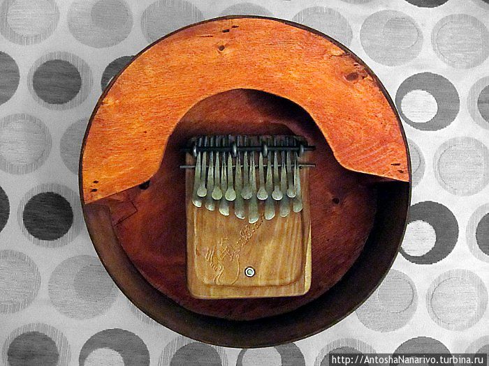 Алиса, ламеллофон у меня! Мозамбик Алиса, ламеллофон у меня! Мозамбик