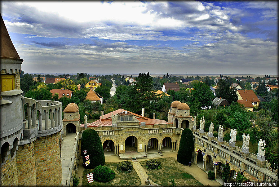 С высоты башен замка открывается замечательная панорама окрестностей. Секешфехервар, Венгрия